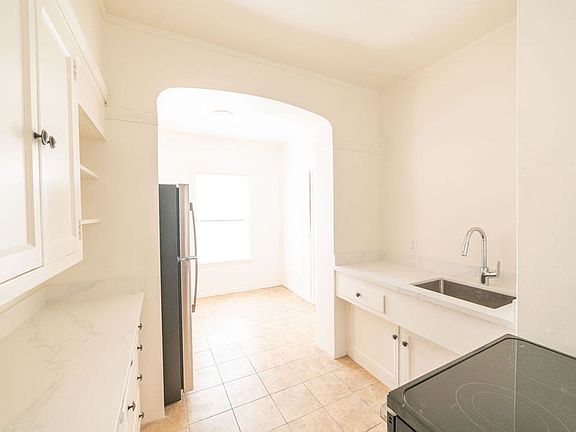 5th image of 633 Cleveland St #3