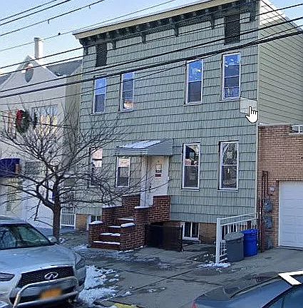 3rd image of 2245 33rd St