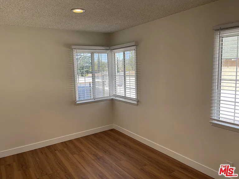 10631 Tinker Ave — Photo 23