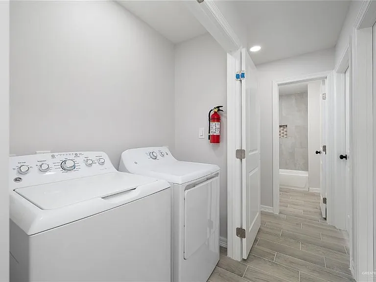 3605 Fuerte Ave #1 — Photo 6