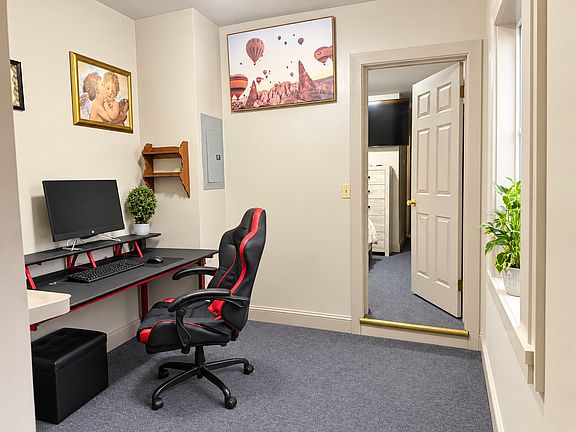 4th image of 305 E King St APT 2