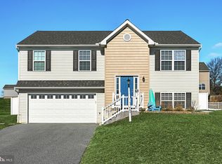 460 Pebble Beach Dr, Mount Wolf, PA 17347