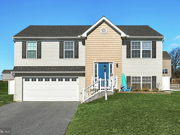 460 Pebble Beach Dr, Mount Wolf, PA 17347
