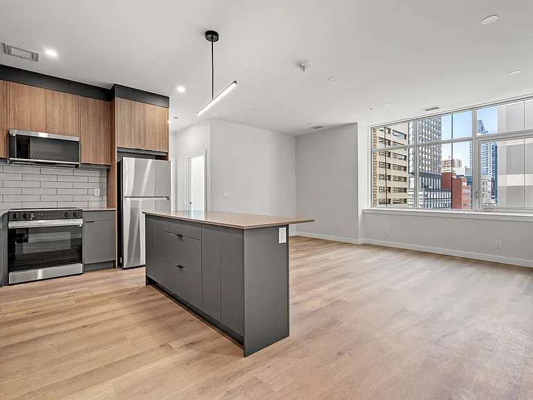 736 8th Ave SW — Photo 59