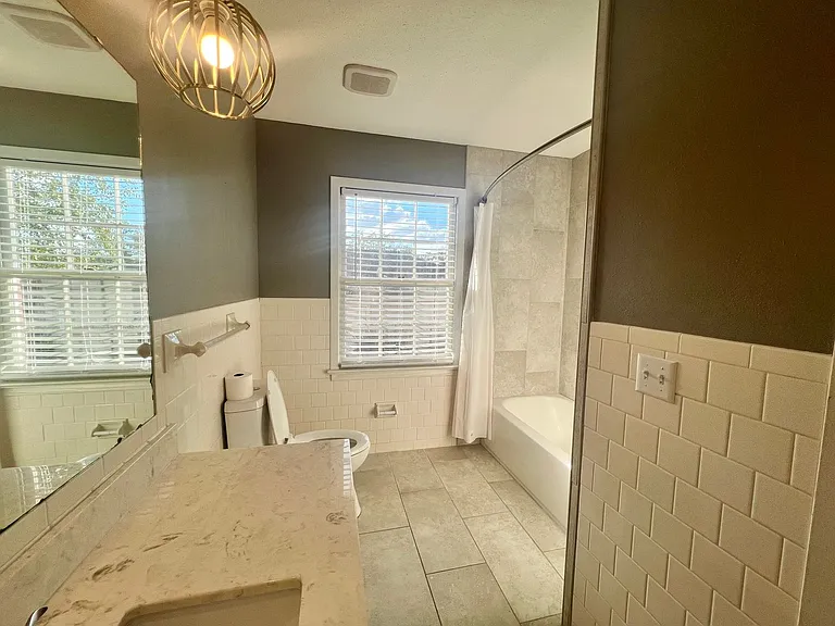 107 Hampton Ave — Photo 10