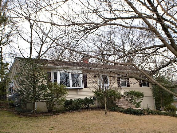3rd image of 1035 Sun Valley Dr