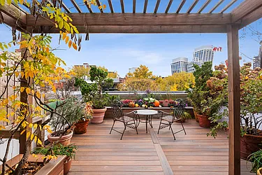 471 West 22nd Street