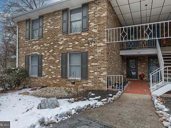 3rd image of 951 Innsbruck Dr