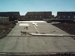 15121 NW Camden Ave, Omaha, NE 68116