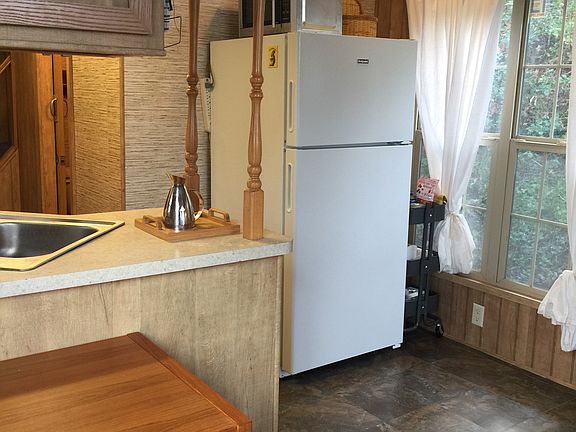 Kitchen dining area