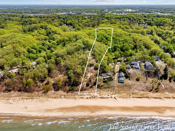 18111 Ridge Dr, Grand Haven, MI 49417