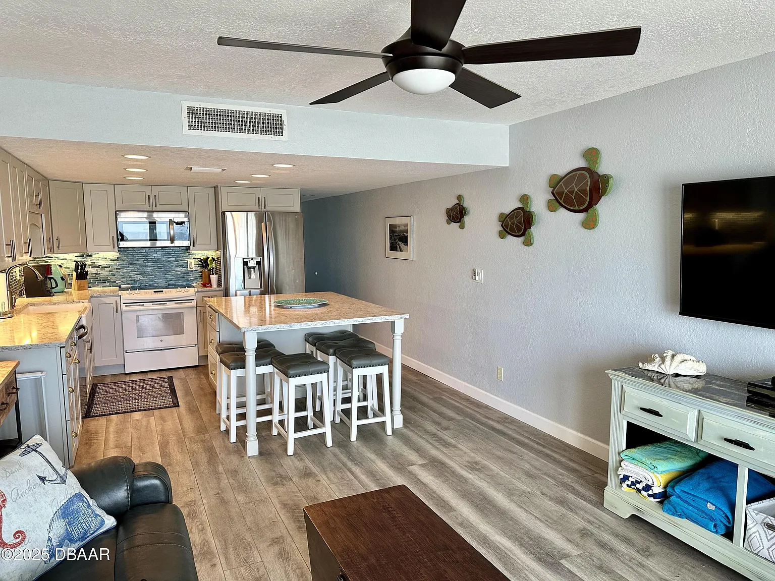 2 bed, 2.0 bath, 889 sqft, $6,400 — Photo 4