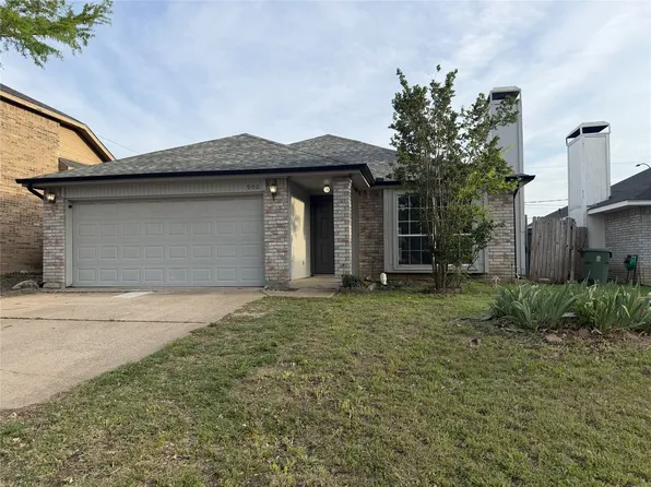 900 Cornfield Dr, Arlington, TX 76017