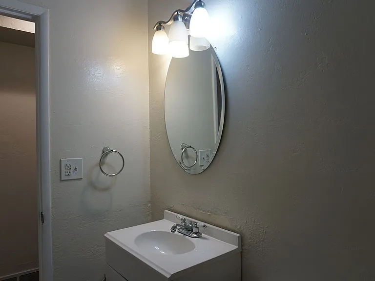 2564 S. 700 E. — Photo 9
