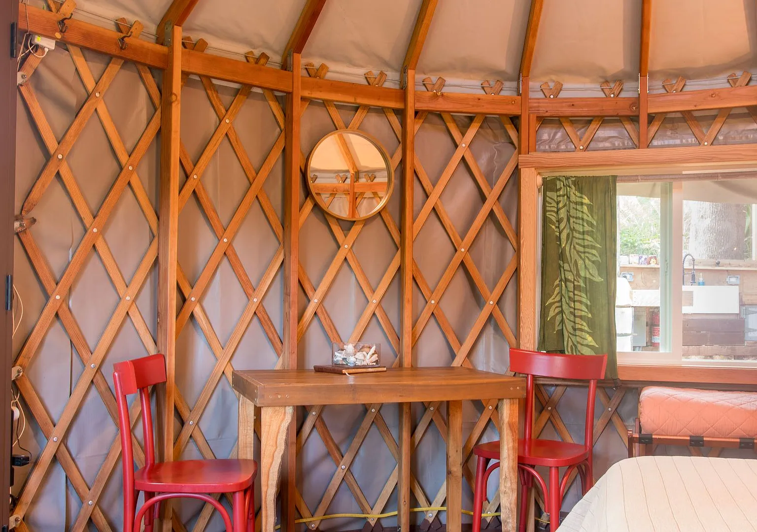 Furnished studio yurt in Hawi — Photo 2