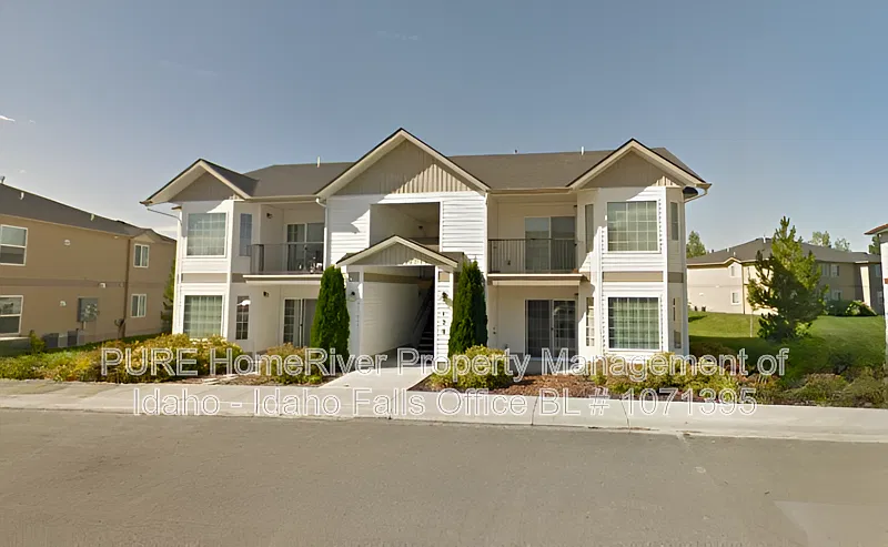 3 bed, 2.0 bath, 1100 sqft, $1,250 — Photo 2
