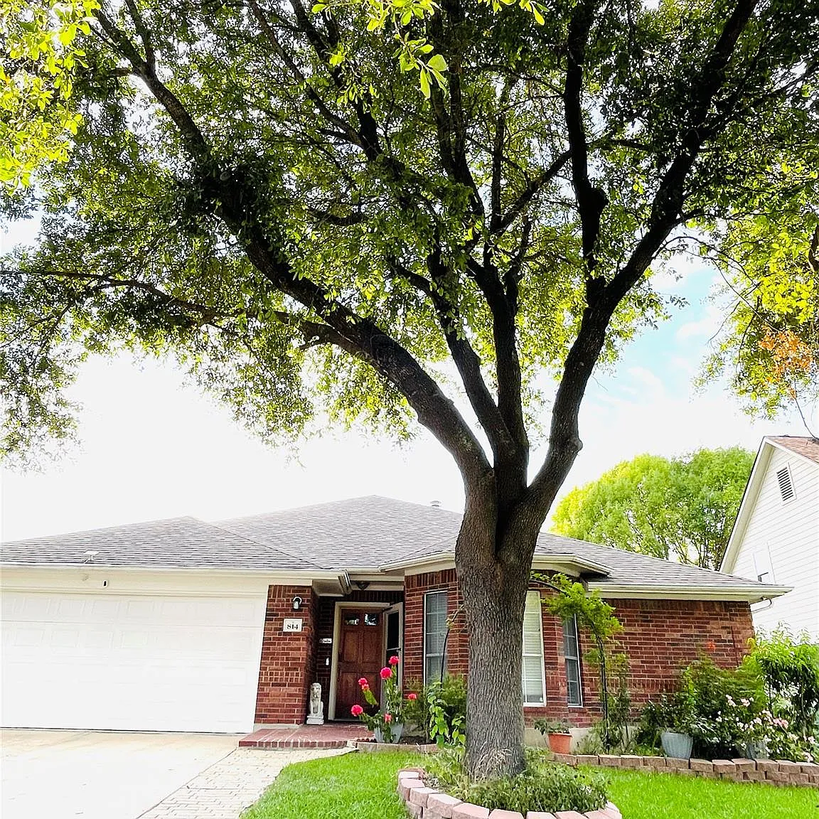 4 bed, 2.0 bath, 2277 sqft, $2,300 — Photo 1