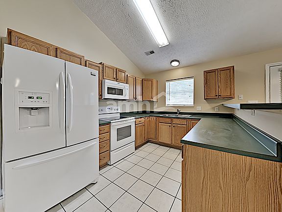 3rd image of 1846 Hunters Hill Blvd