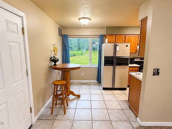 4th image of 48204 Rustic Ave