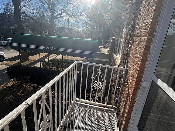 5th image of 703 S Summit Ave #201