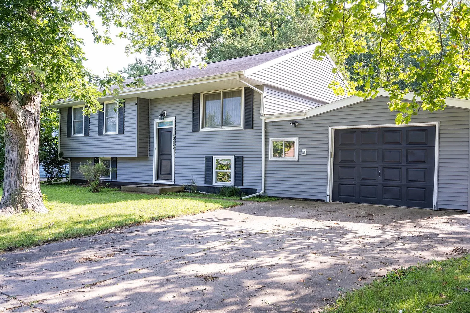 1016 Stratford Dr photo 1