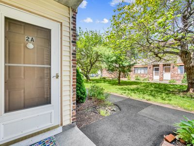 55 Thompson Street APT 2A, East Haven, CT, 06513