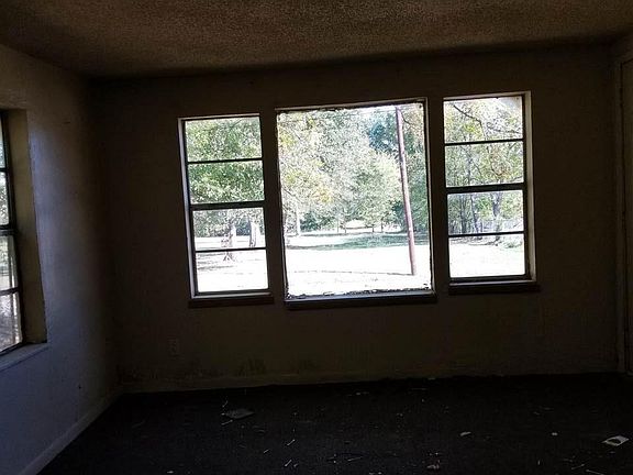 5th image of 1720 N Tenneha Ave