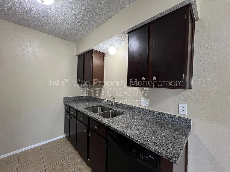 7041 Crosstimbers Ln — Photo 28