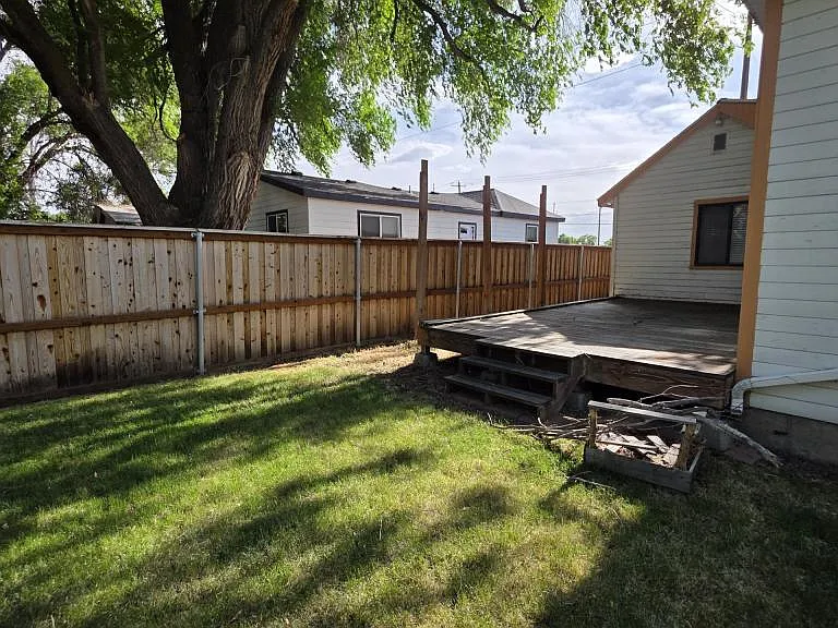 1658 Gibson Ave — Photo 9