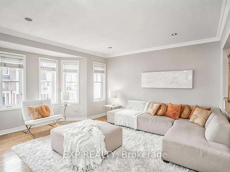 945 Sprague Pl — Photo 6