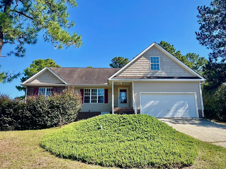 3 bedroom , 2 bath plus bonus room in Carolina Seasons