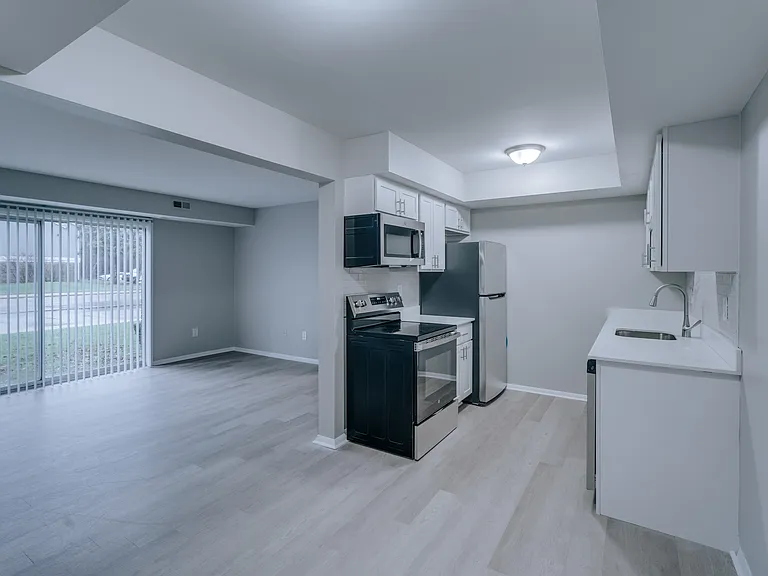 South Grove Apartments — Photo 11