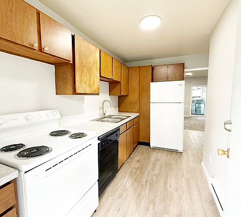 5th image of 637 Pleasant Ave #101