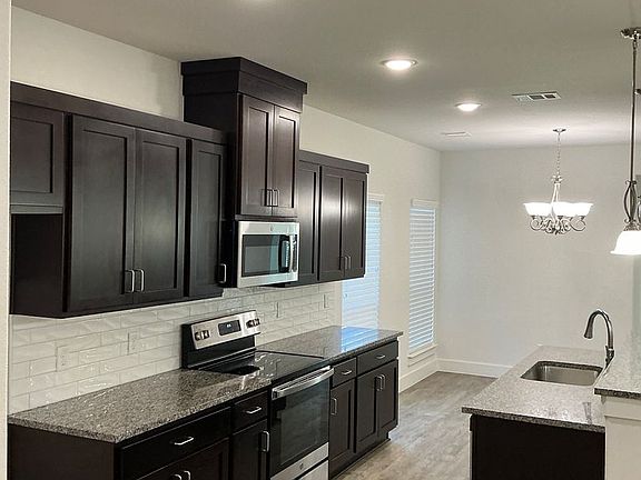 5th image of 669 The Cottages Dr