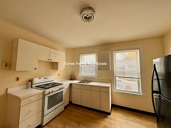 2nd image of 142 Hillside St #22