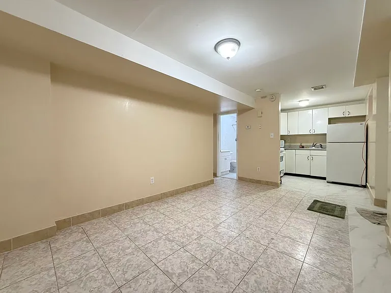 250 Maryland Ave #1 — Photo 2