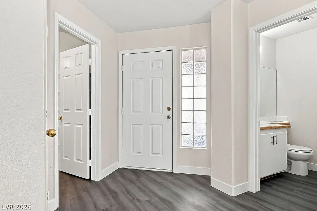 3 bed, 2.5 bath, 1420 sqft, $1,995 — Photo 3