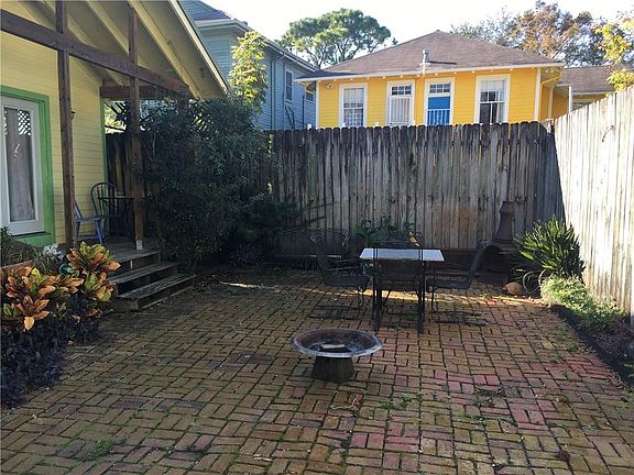 2nd image of 869 Taft Pl