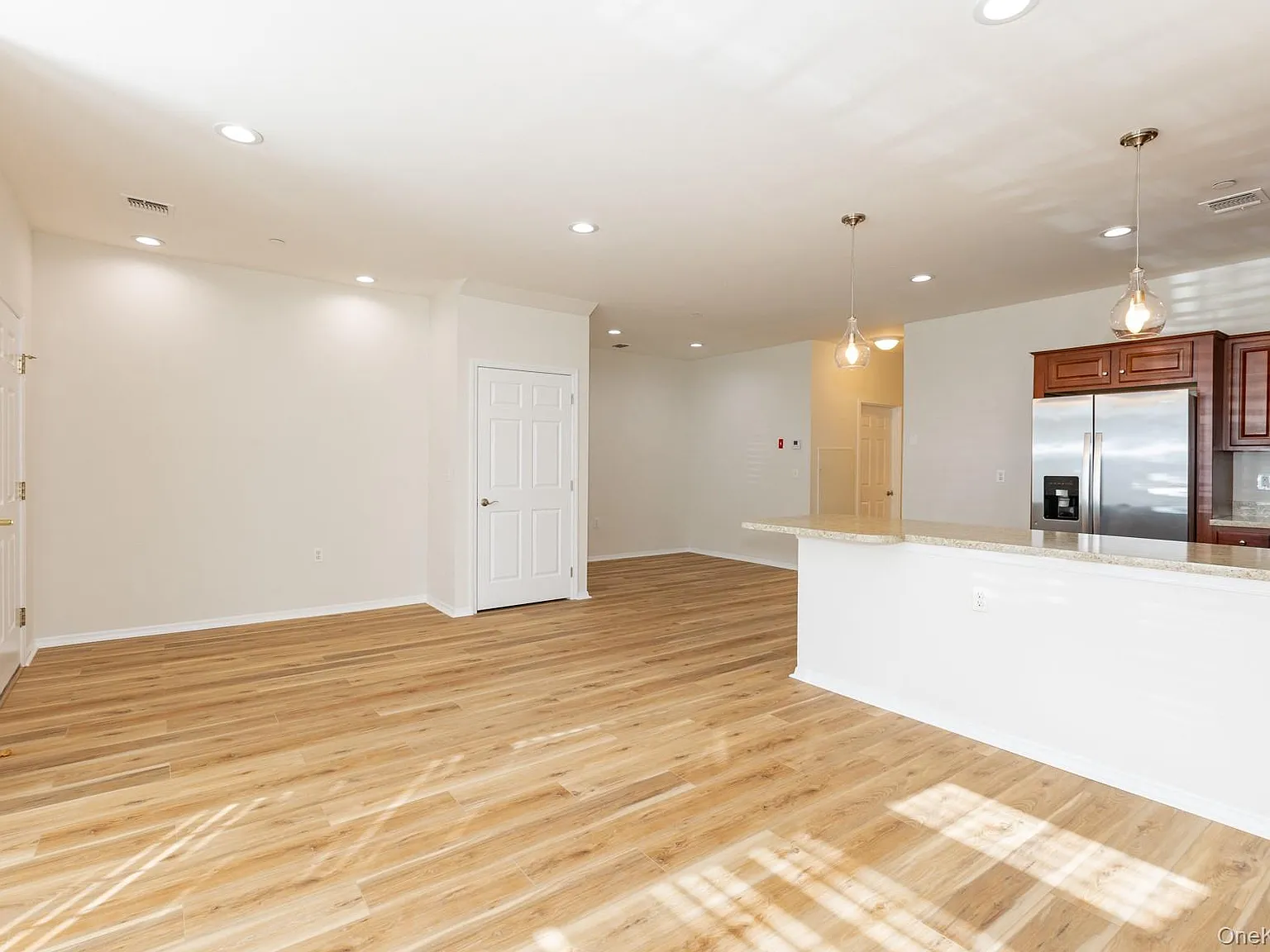 2 bed, 2.0 bath, 1263 sqft, $3,500 — Photo 3