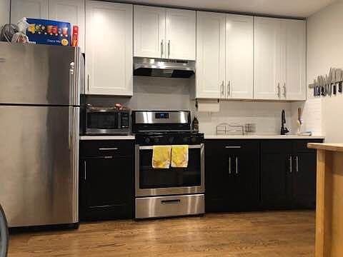 2nd image of 390 Bainbridge St #1R