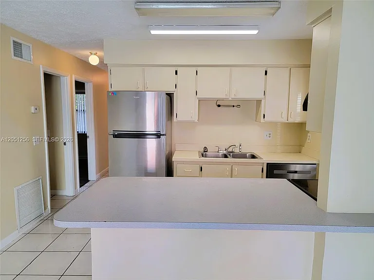307 S Ocean Dr #B — Photo 19