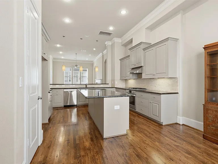 2707 Cohn Trl — Photo 19
