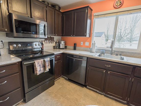 5th image of 1808 SE 176th Pl