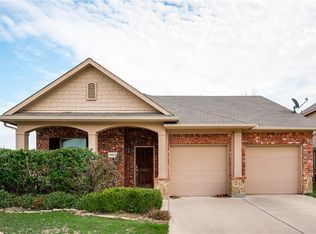 10872 Middleglen Rd, Haslet, TX 76052