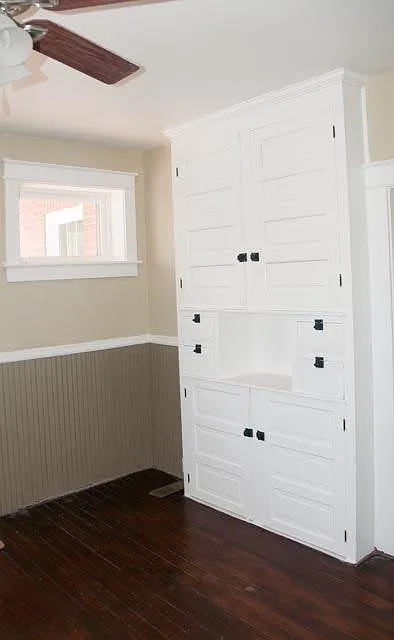 Kitchen - Beautiful Built-Ins