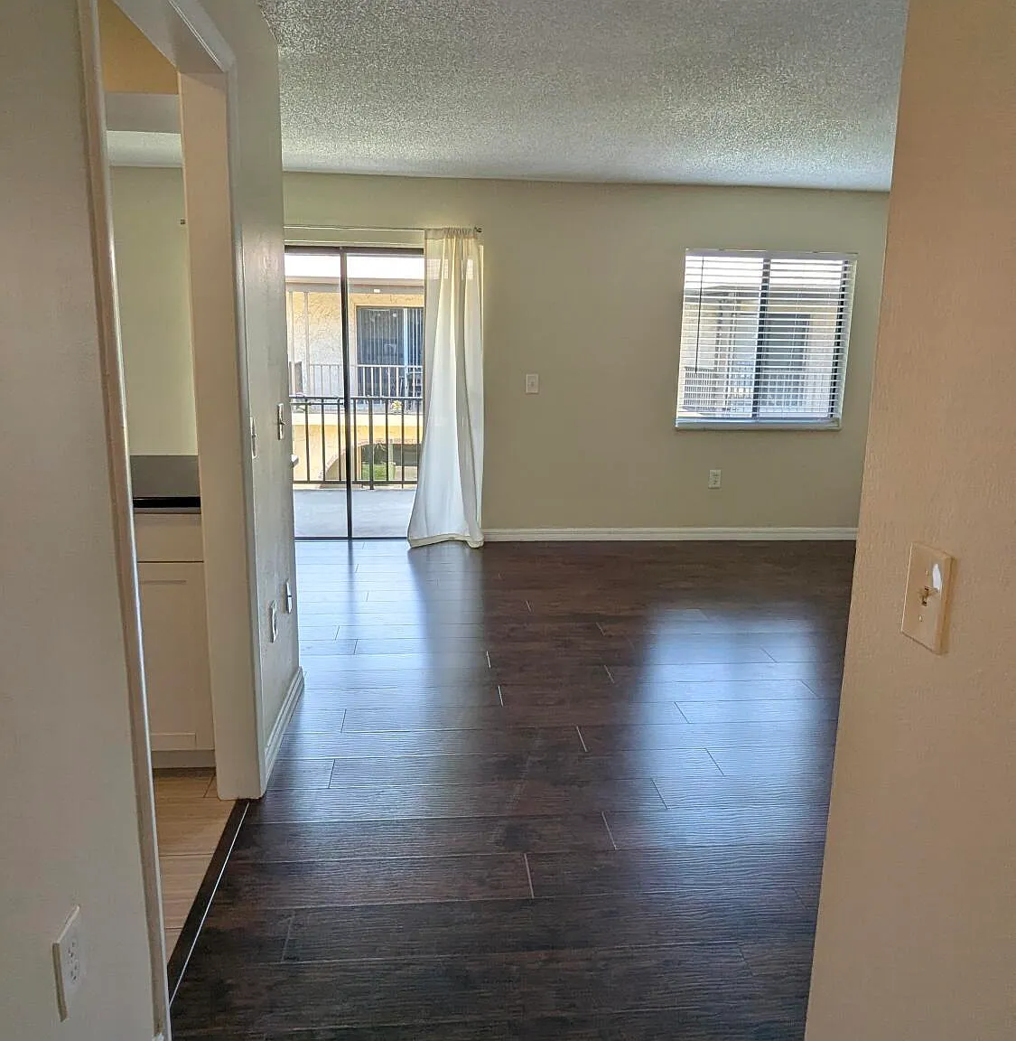 1 bed, 1.0 bath, 792 sqft, $1,350 — Photo 2