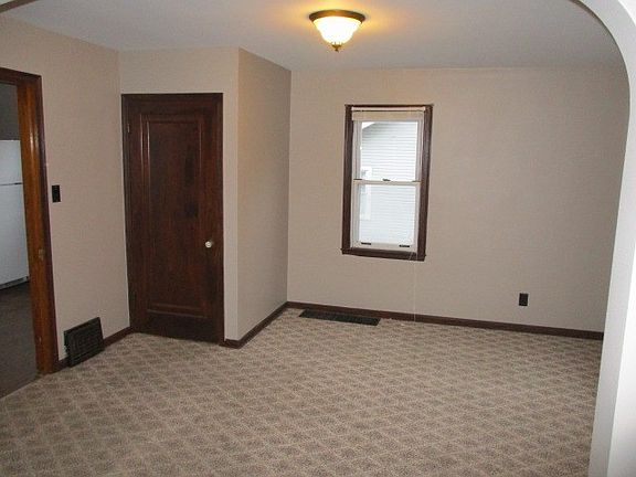 4th image of 34 Dorothy Ave
