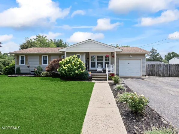 38 Edison Street, Bayville, NJ 08721