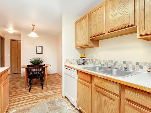 5th image of 11925 Roseberg Ave S #204