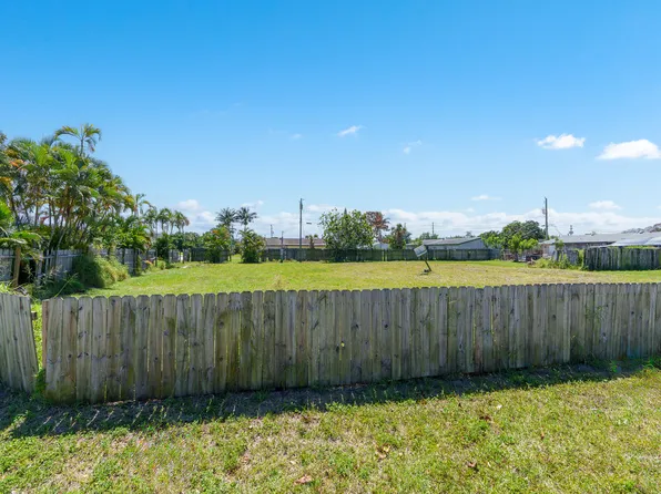 661 Neptune Street, West Palm Beach, FL 33406